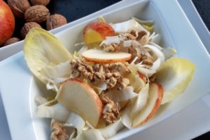 Salade d’endives, noix, pomme  et panais cru râpé